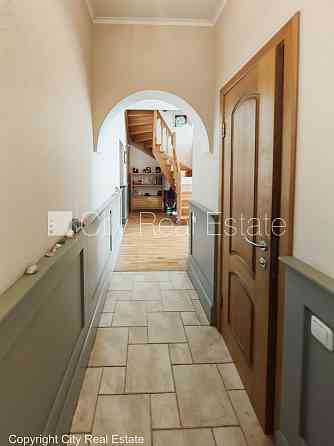 Земля в собственности, фасадный дом, реставрированный дом, благоустроенный Rīga