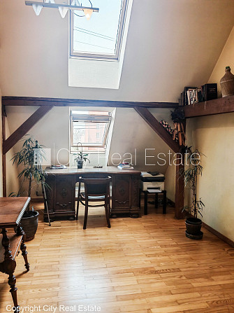 Zeme īpašumā, fasādes māja, restaurēta māja, labiekārtots apzaļumots pagalms, slēgts Rīga - foto 12