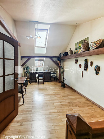 Zeme īpašumā, fasādes māja, restaurēta māja, labiekārtots apzaļumots pagalms, slēgts Rīga - foto 11