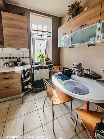 Zeme īpašumā, fasādes māja, restaurēta māja, labiekārtots apzaļumots pagalms, slēgts Rīga - foto 5