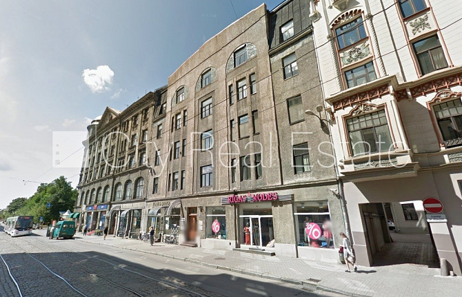 Fasādes māja, ieeja no ielas, ir lifts, kāpņu telpa pēc kapitālā remonta, balkons, istabas Rīga - foto 4