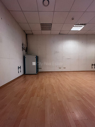 Территория обнесена забором, закрытая территория, места для нескольких машин, Рига - изображение 5