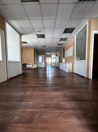 Территория обнесена забором, закрытая территория, места для нескольких машин, Рига - изображение 2