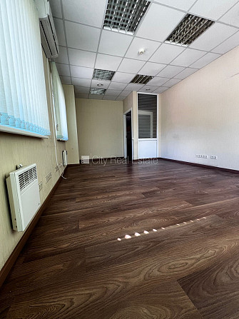 Территория обнесена забором, закрытая территория, места для нескольких машин, Рига - изображение 3