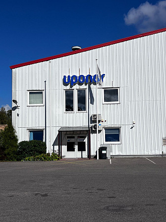 Территория обнесена забором, закрытая территория, места для нескольких машин, Рига - изображение 1