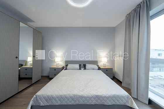 Новостройка, здание во дворе, энергоэффективный дом, вход со двора, полуподвал, Рига