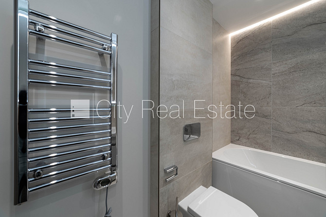 Фасадный дом, реновированный дом, вход с улицы, электрическое отопление, полная Рига - изображение 12