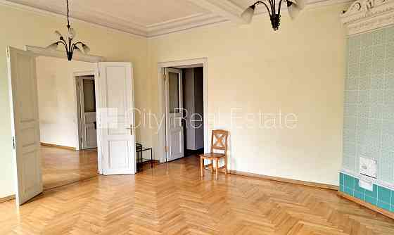 Земля в собственности, фасадный дом, реновированный дом, поменянное покрытие Рига