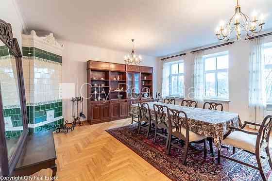 Фасадный дом, реновированный дом, кирпичные стены, фасад с декоративной Рига