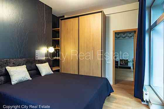 Новостройка, здание во дворе, закрытый двор, лифт, два балкона, окна выходят во Rīga