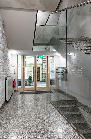 Новостройка, здание во дворе, закрытый двор, лифт, два балкона, окна выходят во Рига - изображение 18