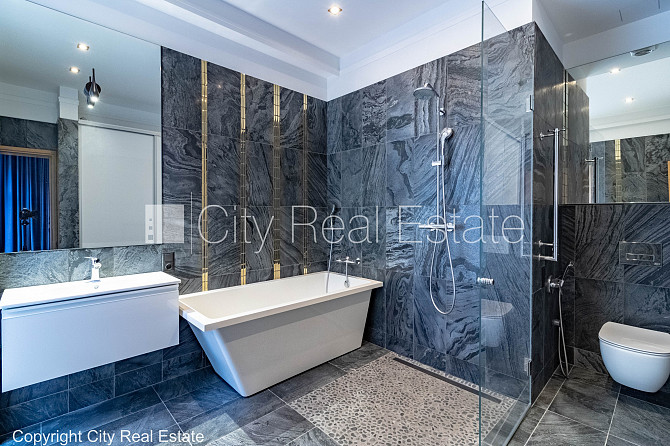 Новостройка, здание во дворе, закрытый двор, лифт, два балкона, окна выходят во Рига - изображение 10