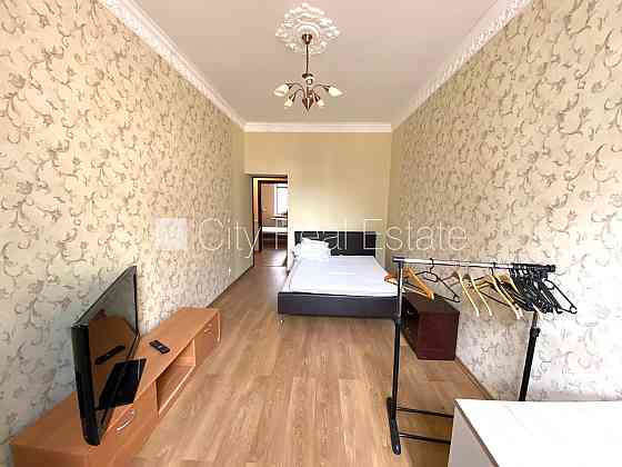 Дом во дворе, реновированный дом, окна выходят во двор, количество спален 3 шт., Рига