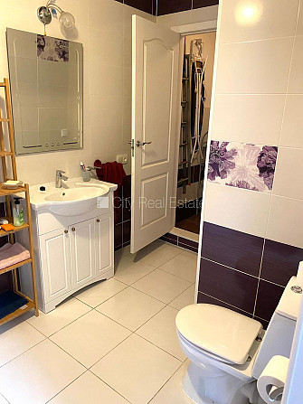 Дом во дворе, реновированный дом, окна выходят во двор, количество спален 3 шт., Рига - изображение 11