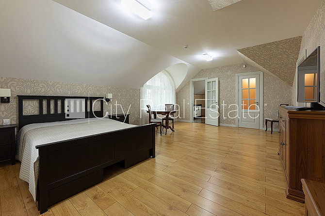 Частный дом, благоустроенный озеленённый двор, территория обнесена забором, Юрмала - изображение 9