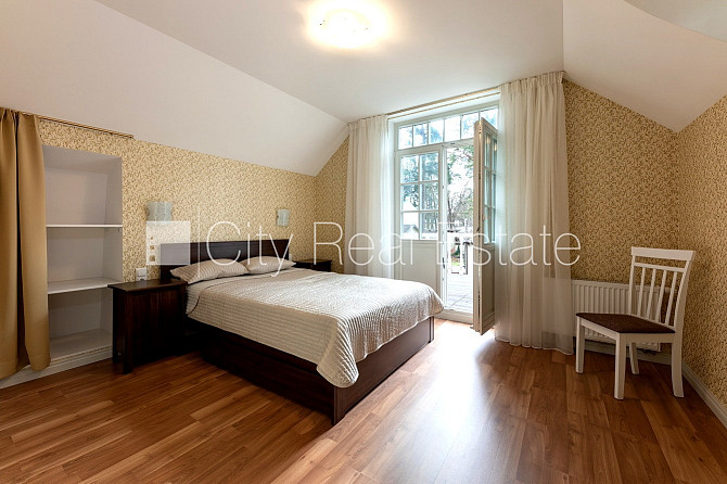 Частный дом, благоустроенный озеленённый двор, территория обнесена забором, Юрмала - изображение 8