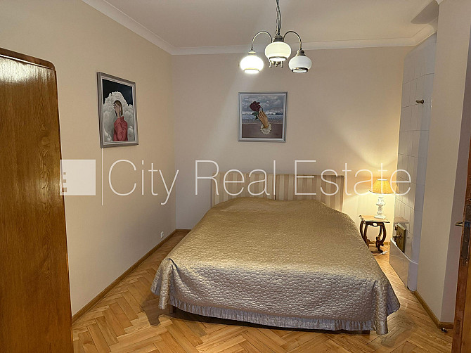 Fasādes māja, restaurēta māja, labiekārtota apzaļumota teritorija, ieeja no ielas, logi Rīga - foto 17