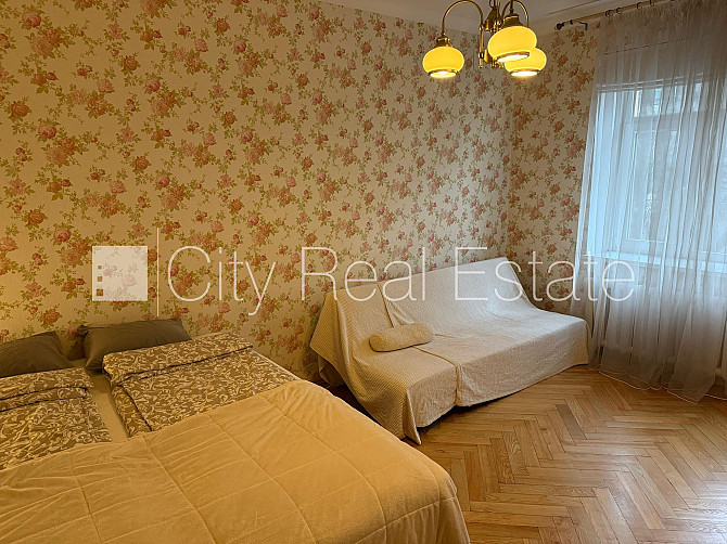 Fasādes māja, restaurēta māja, labiekārtota apzaļumota teritorija, ieeja no ielas, logi Rīga - foto 13