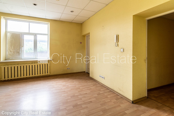 Pagalma ēka, slēgts pagalms, teritorijas iebrauktuves vārti aprīkoti ar automatizētu Rīga - foto 8