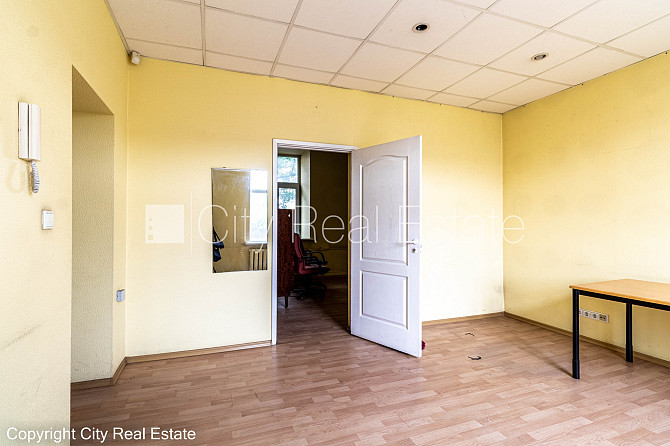 Pagalma ēka, slēgts pagalms, teritorijas iebrauktuves vārti aprīkoti ar automatizētu Rīga - foto 4