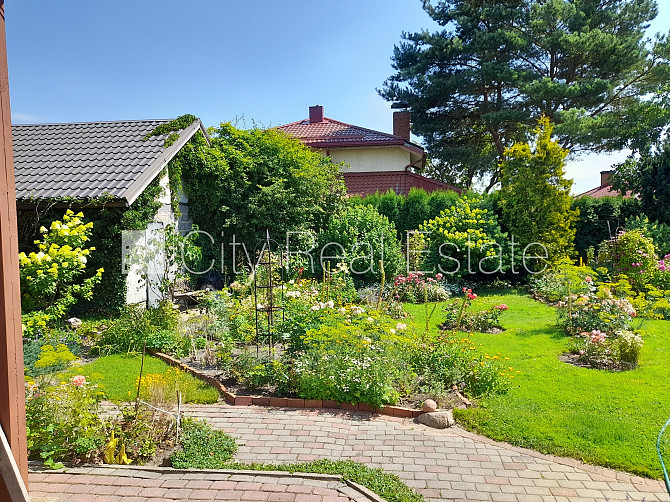 Labiekārtots apzaļumots pagalms, bruģēts piebraucamais ceļš, iežogota teritorija ar metāla Jelgava un novads - foto 14