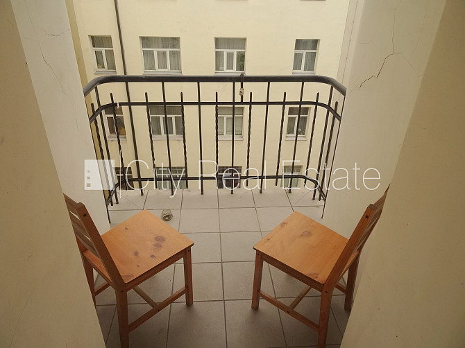 Фасадный дом, реновированный дом, закрытый двор, вход с улицы, лифт, лестничная Рига - изображение 17