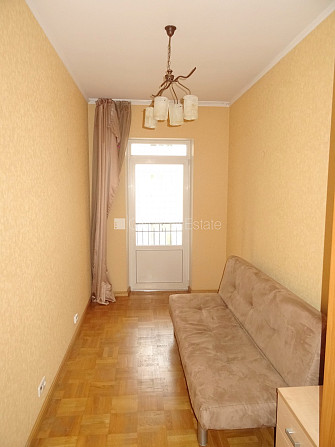 Фасадный дом, реновированный дом, закрытый двор, вход с улицы, лифт, лестничная Рига - изображение 20