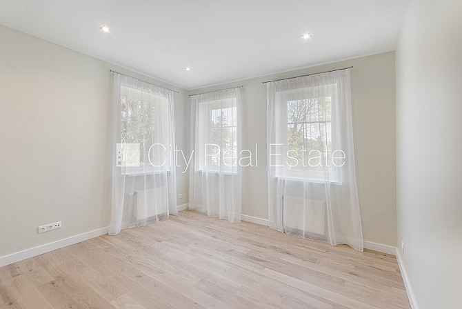 Jaunceltne, labiekārtots apzaļumots pagalms, ieeja no pagalma, pagalmā bērnu spēļu laukums, Rīga - foto 13