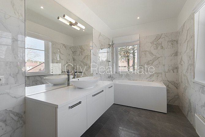 Jaunceltne, labiekārtots apzaļumots pagalms, ieeja no pagalma, pagalmā bērnu spēļu laukums, Rīga - foto 10