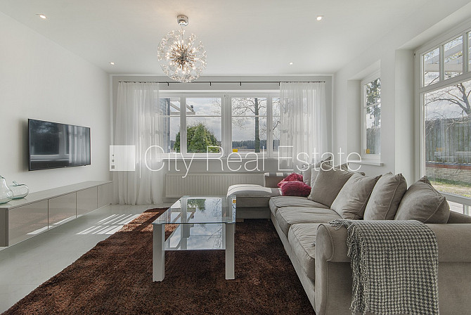 Jaunceltne, labiekārtots apzaļumots pagalms, ieeja no pagalma, pagalmā bērnu spēļu laukums, Rīga - foto 4