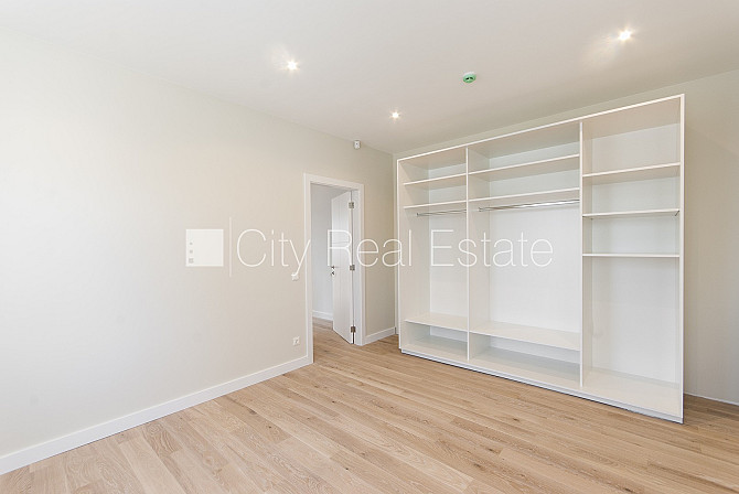 Jaunceltne, labiekārtots apzaļumots pagalms, ieeja no pagalma, pagalmā bērnu spēļu laukums, Rīga - foto 14