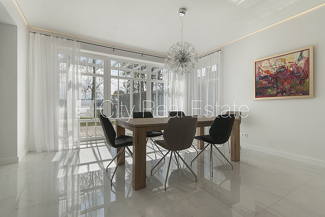 Jaunceltne, labiekārtots apzaļumots pagalms, ieeja no pagalma, pagalmā bērnu spēļu laukums, Rīga - foto 3