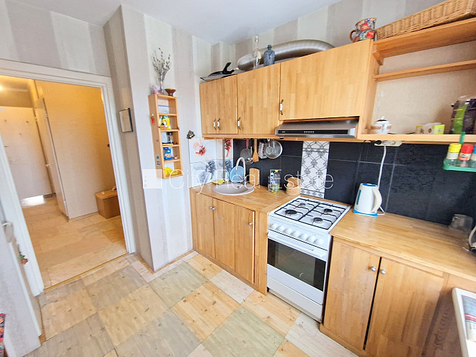 Pagalma ēka, labiekārtota apzaļumota teritorija, ieeja no pagalma, lodžija, logi vērsti mājas Rīga - foto 14