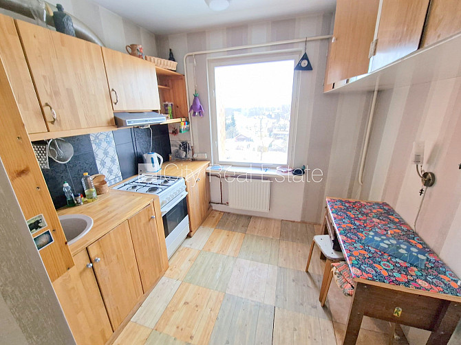 Pagalma ēka, labiekārtota apzaļumota teritorija, ieeja no pagalma, lodžija, logi vērsti mājas Rīga - foto 18