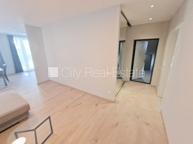 Фасадный дом, реновированный дом, закрытый двор, территория обнесена забором, Рига - изображение 11