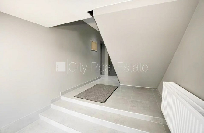 Фасадный дом, реновированный дом, закрытый двор, территория обнесена забором, Рига - изображение 17