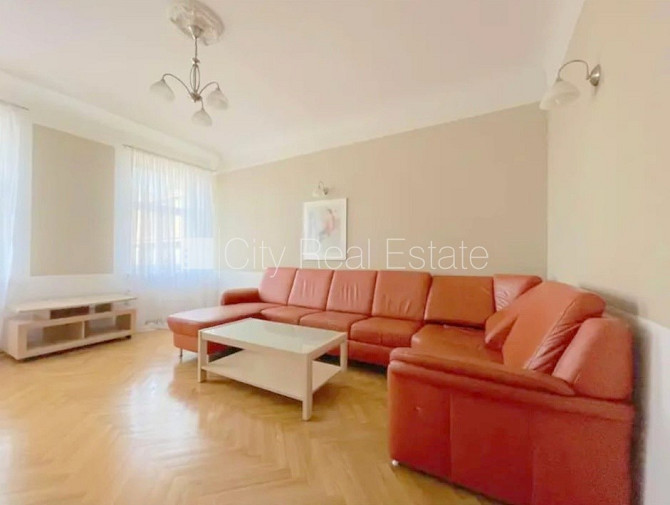 Дом во дворе, реновированный дом, благоустроенный озеленённый двор, закрытый Рига - изображение 5