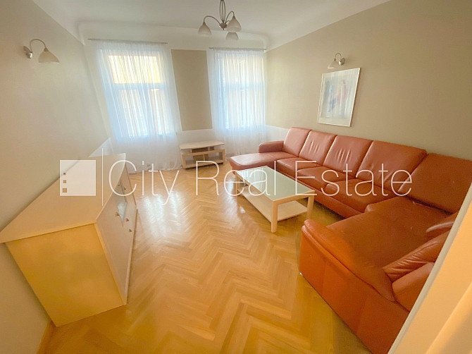 Дом во дворе, реновированный дом, благоустроенный озеленённый двор, закрытый Рига - изображение 4