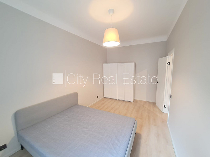 Fasādes māja, renovēta māja, slēgta teritorija, ieeja no ielas un pagalma, ir lifts, kāpņu Rīga - foto 9