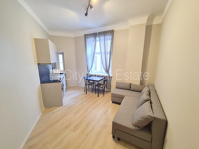 Fasādes māja, renovēta māja, slēgta teritorija, ieeja no ielas un pagalma, ir lifts, kāpņu Rīga - foto 5