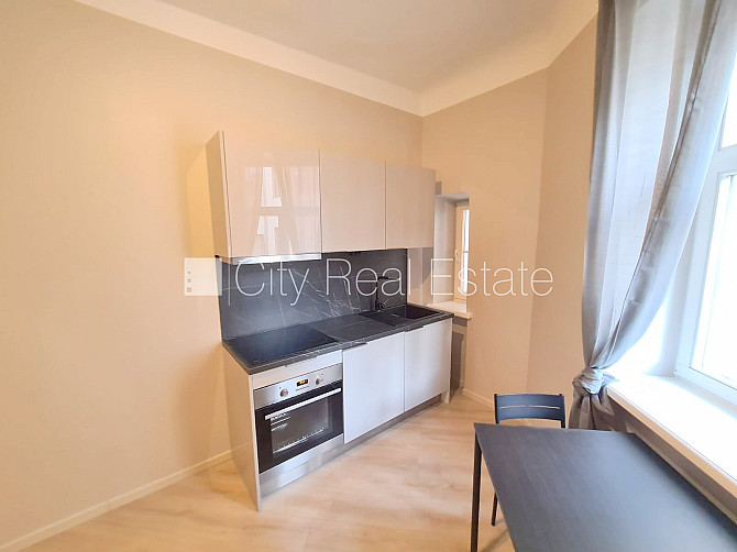 Fasādes māja, renovēta māja, slēgta teritorija, ieeja no ielas un pagalma, ir lifts, kāpņu Rīga - foto 6