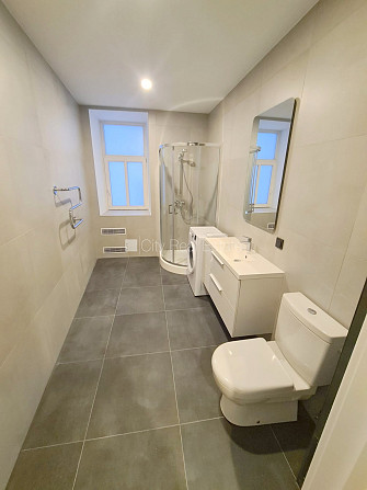 Fasādes māja, renovēta māja, slēgta teritorija, ieeja no ielas un pagalma, ir lifts, kāpņu Rīga - foto 15