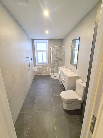 Fasādes māja, renovēta māja, slēgta teritorija, ieeja no ielas un pagalma, ir lifts, kāpņu Rīga - foto 13