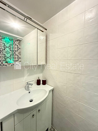 Дом во дворе, реновированный дом, благоустроенная озеленённая территория, Рига - изображение 16