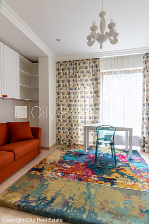 Дом во дворе, закрытый двор, объект охраняет физическая охрана, вход со двора, во Рига - изображение 16