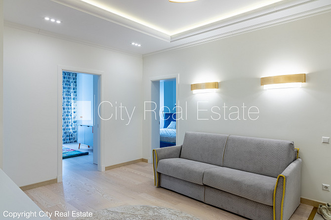 Дом во дворе, закрытый двор, объект охраняет физическая охрана, вход со двора, во Рига - изображение 8