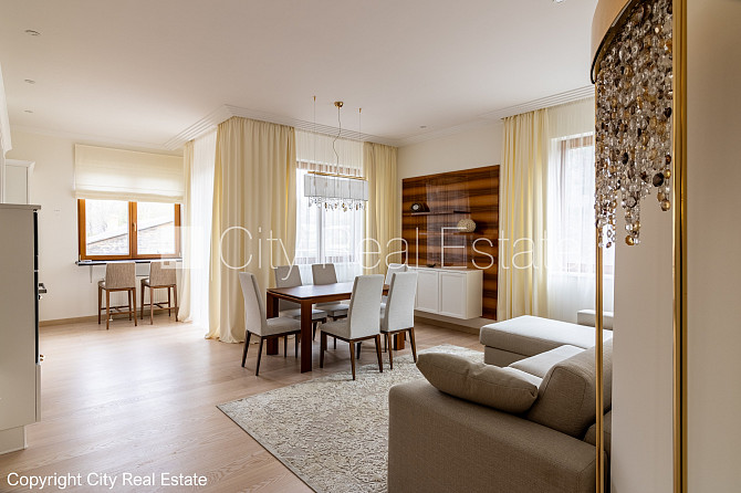 Дом во дворе, закрытый двор, объект охраняет физическая охрана, вход со двора, во Рига - изображение 5