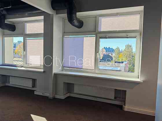 Дом во дворе, охраняемый двор, вход со двора, лифт, одна изолированная комната, Рига