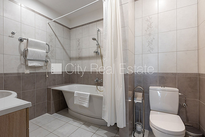 Фасадный дом, реставрированный дом, закрытый двор, лифт, лестничная клетка после Рига - изображение 19