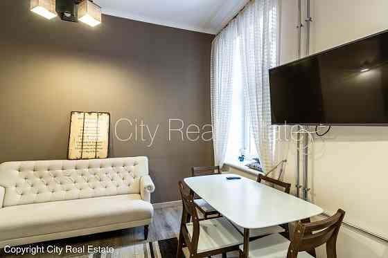 Новостройка, фасадный дом, благоустроенный озеленённый двор, территория Рига